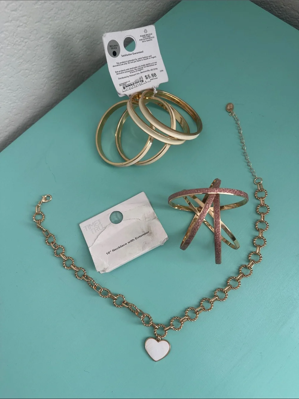 Time and Tru Gold Chain Necklace with White Heart Pendant & matching bangles-new
